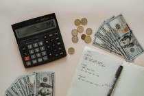 基金净值受哪些因素影响？如何根据基金净值进行投资决策？