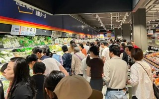 五一最火“穷鬼超市”，被3万人搬空货架