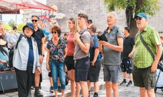 中国全面推广境外旅客购物离境退税“即买即退”——退税加速度，消费添活力（环球热点）
