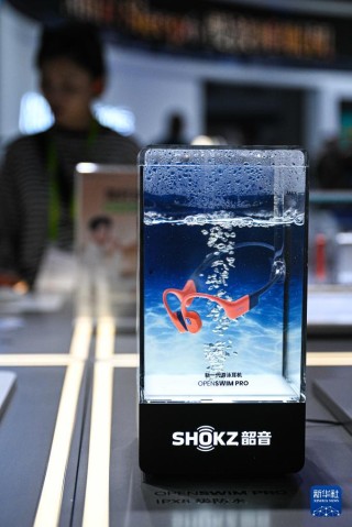 新华视点｜2025年消博会现场直击：多国企业共同开启买买买卖卖卖模式