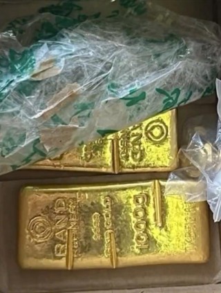 网购6克金戒指，竟收到价值120万的金砖！女子瞬间慌了