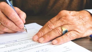 如何了解工伤认定流程？工伤认定过程中需要准备哪些材料？