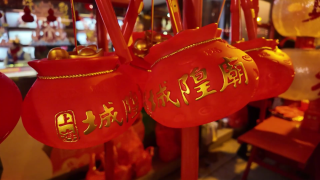 大年初五“迎财神”，上海城隍庙人气旺