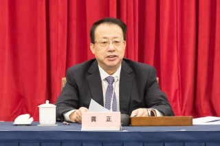 上海市政府举行全体会议，审议2025年《政府工作报告》，并部署岁末年初工作