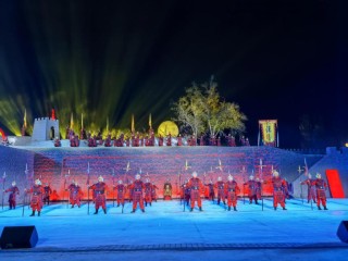 铸牢共同体中华一家亲丨大型音乐实景剧《芳草情》剧组150人干部职工自担角色