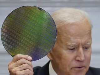 美国政府对中国成熟芯片展开301调查，雷蒙多：对华芯片限制是“愚蠢”的