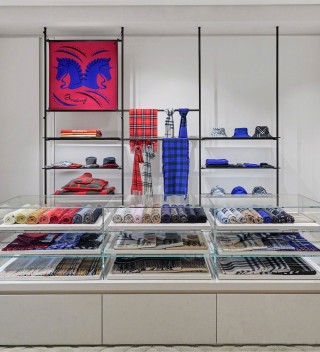 Burberry承认此前“误入歧途”，未来将降价