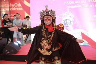 海底捞汪万明：让外国人也唱“对所有的快乐说嗨嗨”｜出海的人②