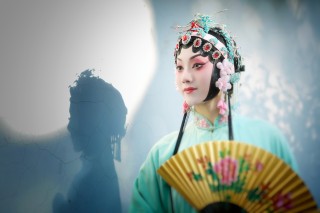 重新发现上海｜慢下来的朱家角：长街三里听曲，烟火千家吃茶