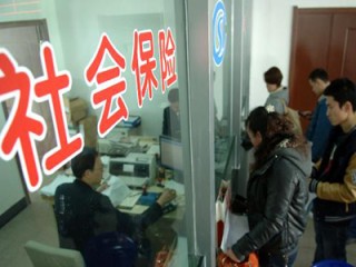 如何进行社保的转移操作？这种操作的难点和解决方法是什么？
