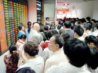散户如何进行债券交易操作？这种交易操作有哪些潜在风险？