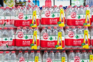 瓶装水激战上游产能，农夫山泉到今麦郎都疯狂扩建