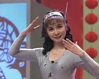一代顶流缺席春晚，换个地方继续发光