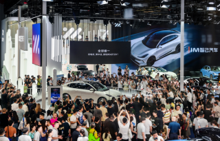 94亿融资到手，增程纯电“双线出击”，智己的2025雄心