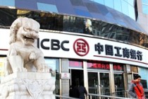 如何评估工行实物黄金与纸黄金的特点？这些特点对投资者有何影响？