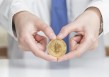 如何避免上海黄金价格走势的分析误区？这种误区会对投资产生怎样的影响？