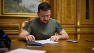 乌克兰总统签署法令延长战时状态和总动员令90天