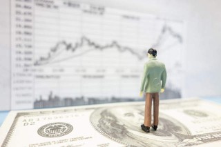 期货锁仓的意义是什么？期货锁仓的风险如何评估？