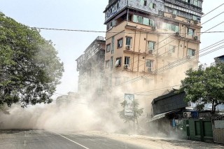 直击缅甸地震：震后一日，救援行动持续进行