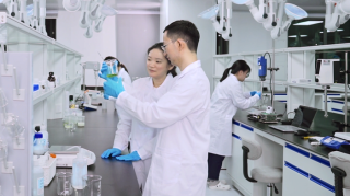 海龟爸爸×抖音科研“战痘”溯源，携人民日报解码青少年科学护肤！