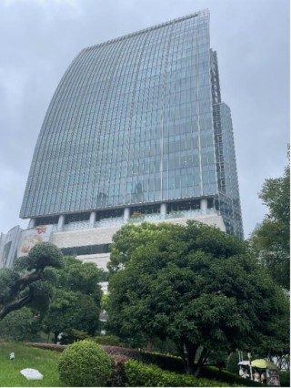 淳厚基金局中局：进不了门的董事长和借“污点证人”翻盘的总经理