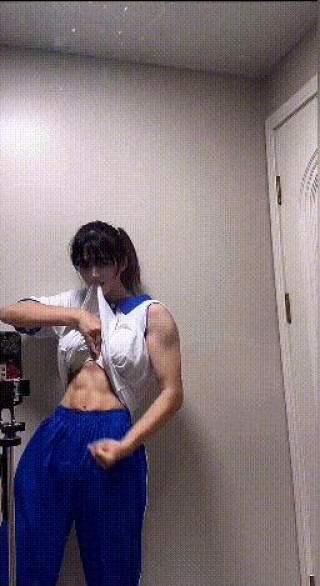 从体弱多病到6块腹肌，20岁姑娘把“林黛玉倒拔垂杨柳”具象化了！网友：反差好大