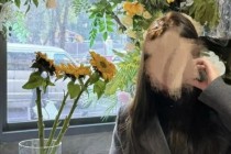 致命4分钟！湖北大一女生头孢过敏，拔针自救仍不幸身亡，女生曾要求皮试被拒，医院拒绝道歉
