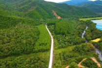 【乡路上，感受脉动中国】玉带舞动连山水路通惠民百业兴