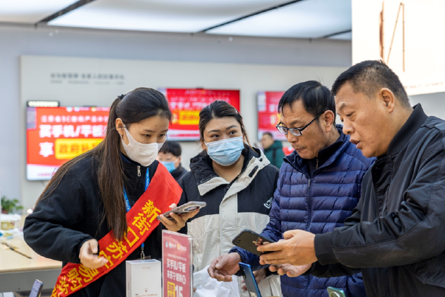 各地政府节前密集调研 苏宁易购3C产品销量翻倍增长  第1张