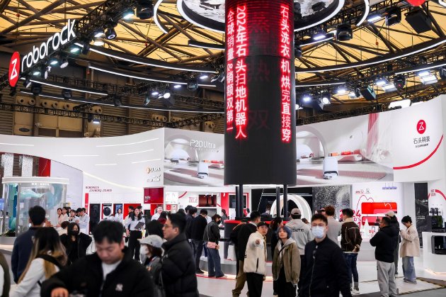 洗烘套装首次亮相AWE2025 石头科技重塑清洁生态未来蓝图  第2张