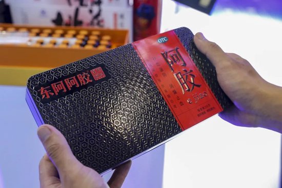 业绩封神，350亿巨头股价却跌停了  第1张