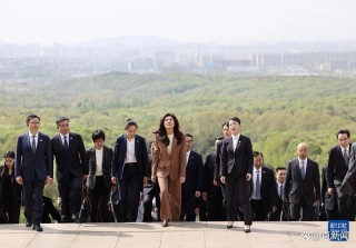 拜谒中山陵时，郑丽文为何多次提及这位台湾义士？